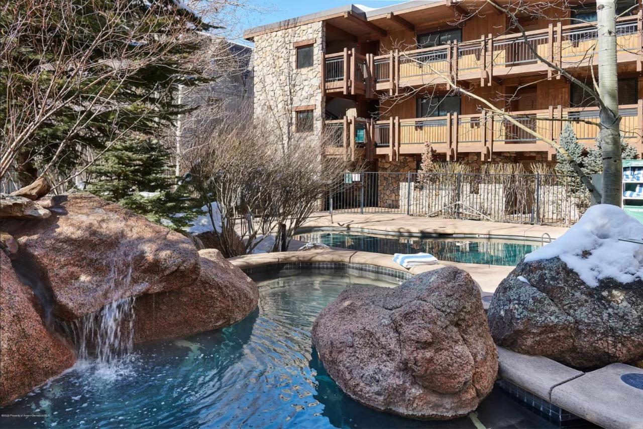 Updated 2 Bedroom - Steps To Gondola & Lift 1A - Hot Tub Aspen Exterior foto